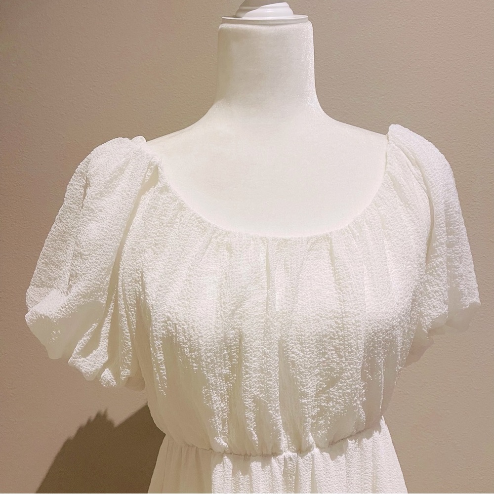 🌹 ASTR White Dress with Puffy Sleeves - Picture 3 of 9
